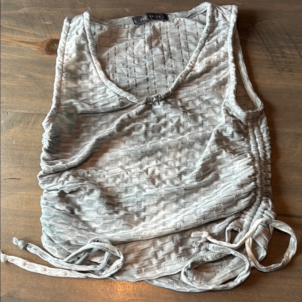 Gray Textured Sleeveless Top super cute . Scrunch sides . Size small